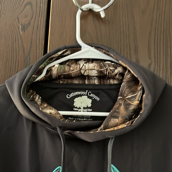 Cottonwood Canyon 100% polyester, hooded, black sweatshirt. Size Small - Picture 5 of 8